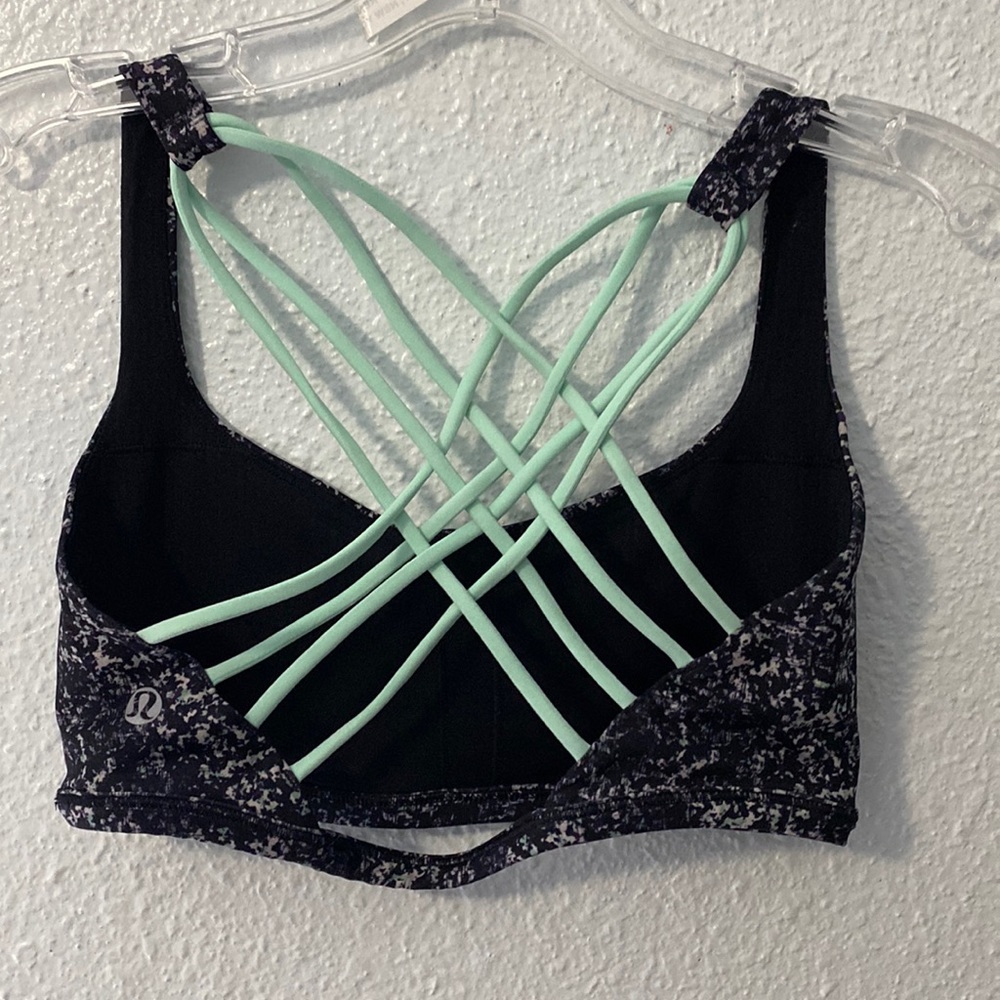 Lululemon sports bra